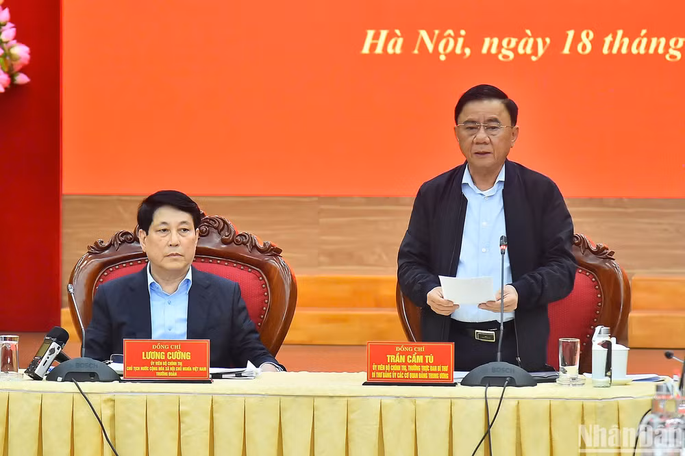 Đồng chí Trần Cẩm Tú phát biểu ý kiến tại hội nghị.