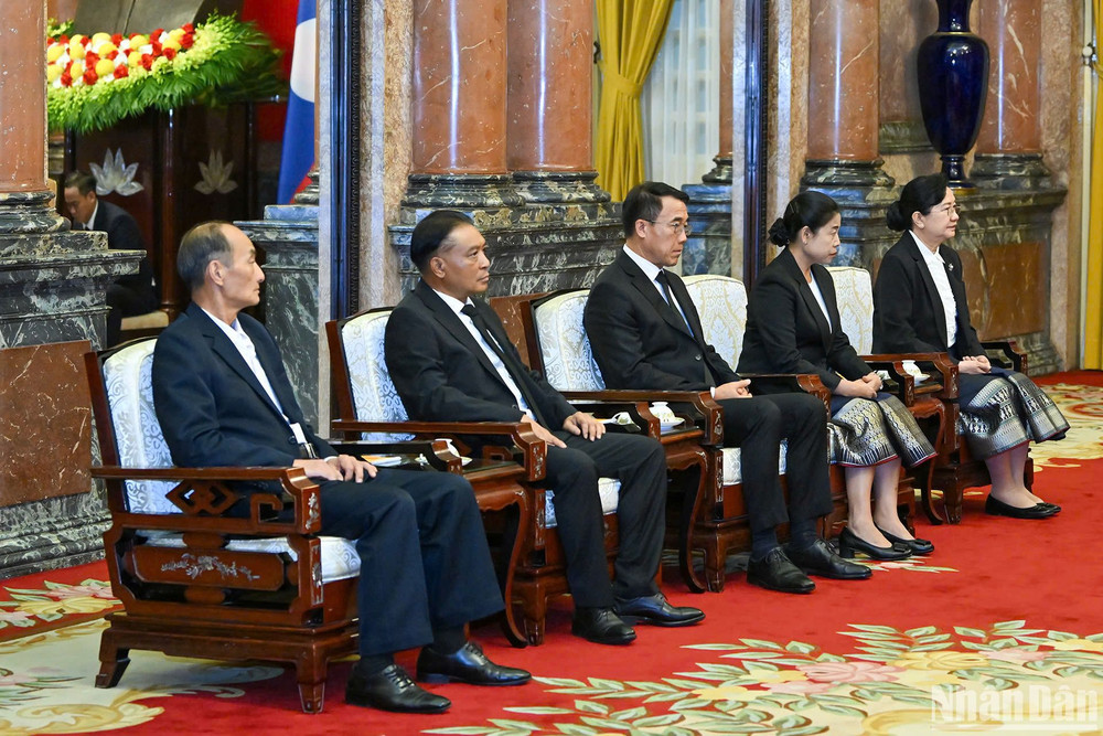 Các đại biểu Lào tại buổi tiếp. Các đại biểu Lào tại buổi tiếp.