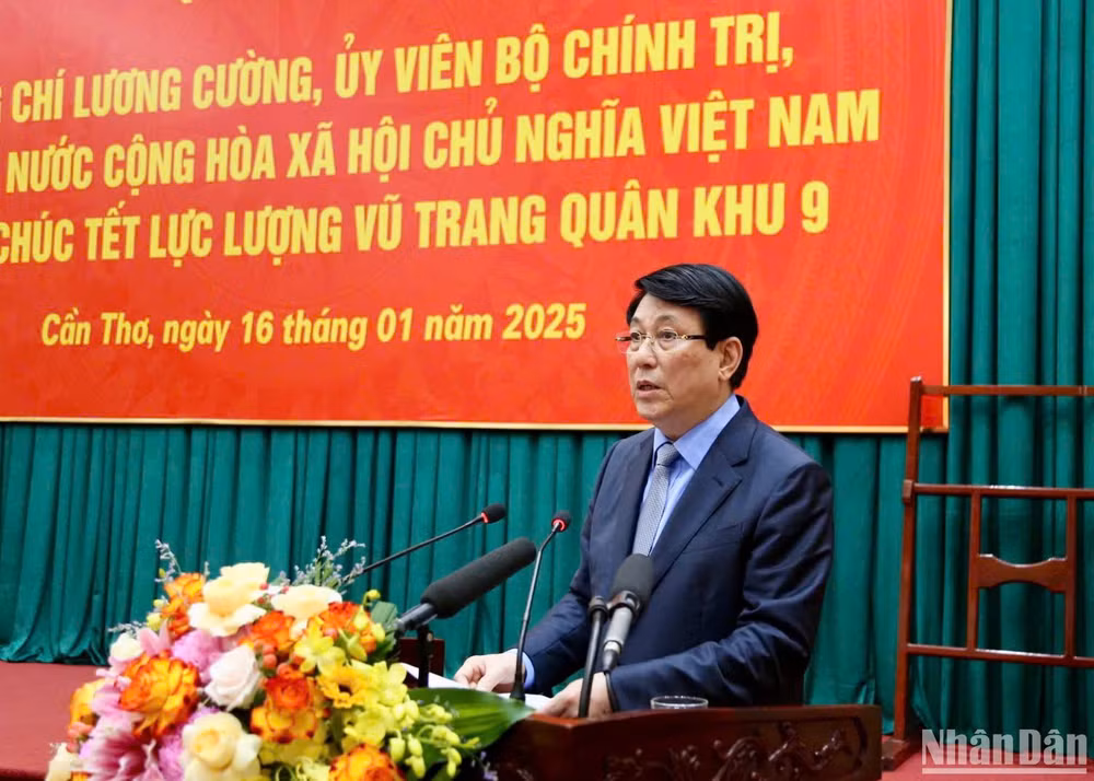 Chủ tịch nước phát biểu chúc Tết cán bộ, chiến sĩ.