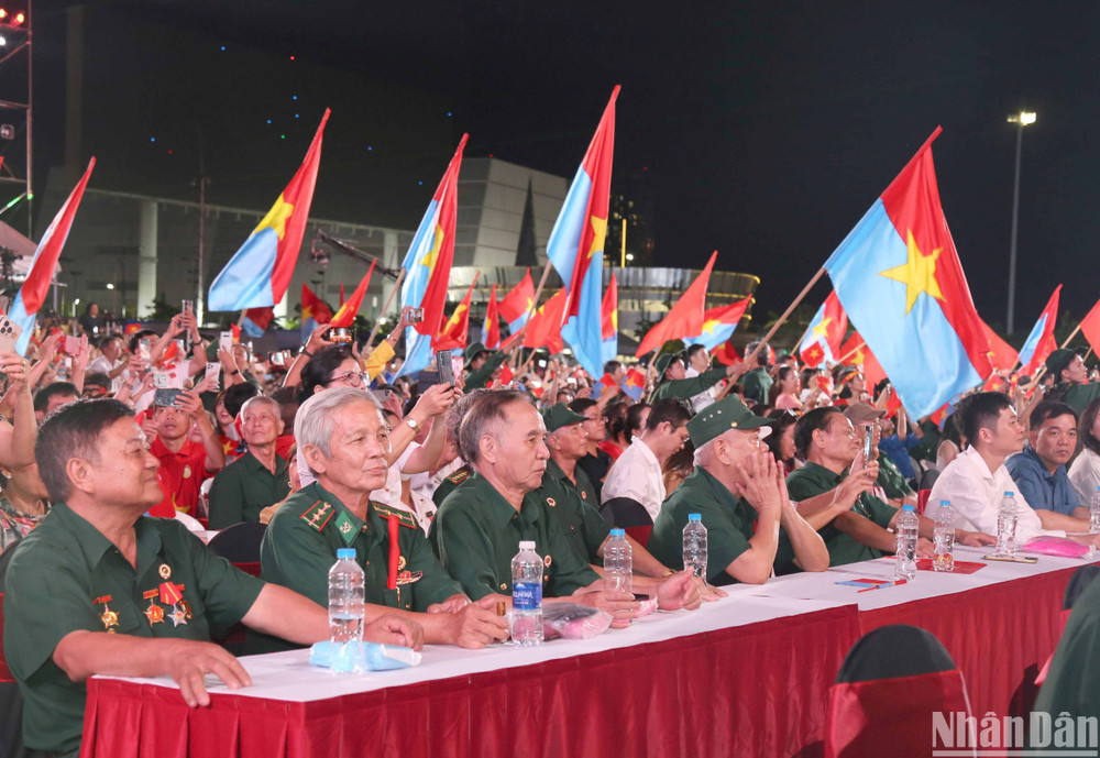 Lan tỏa tầm vóc và ý nghĩa lịch sử Đại thắng mùa xuân 1975 ảnh 3 Lan tỏa tầm vóc và ý nghĩa lịch sử Đại thắng mùa xuân 1975 ảnh 3