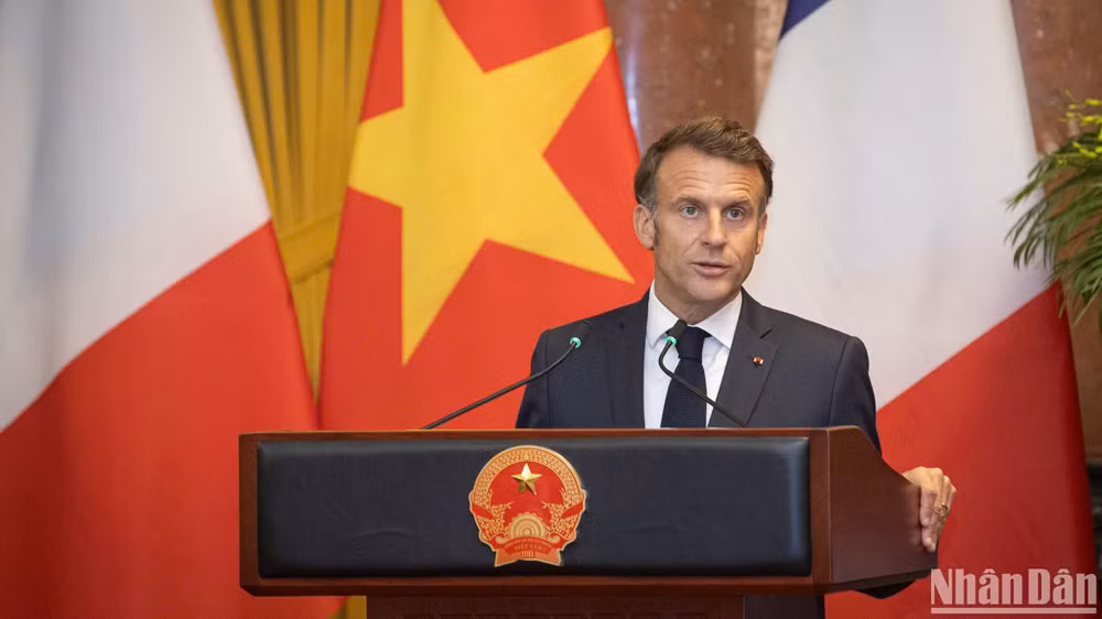 Tổng thống Pháp Emmanuel Macron phát biểu tại cuộc gặp gỡ báo chí.