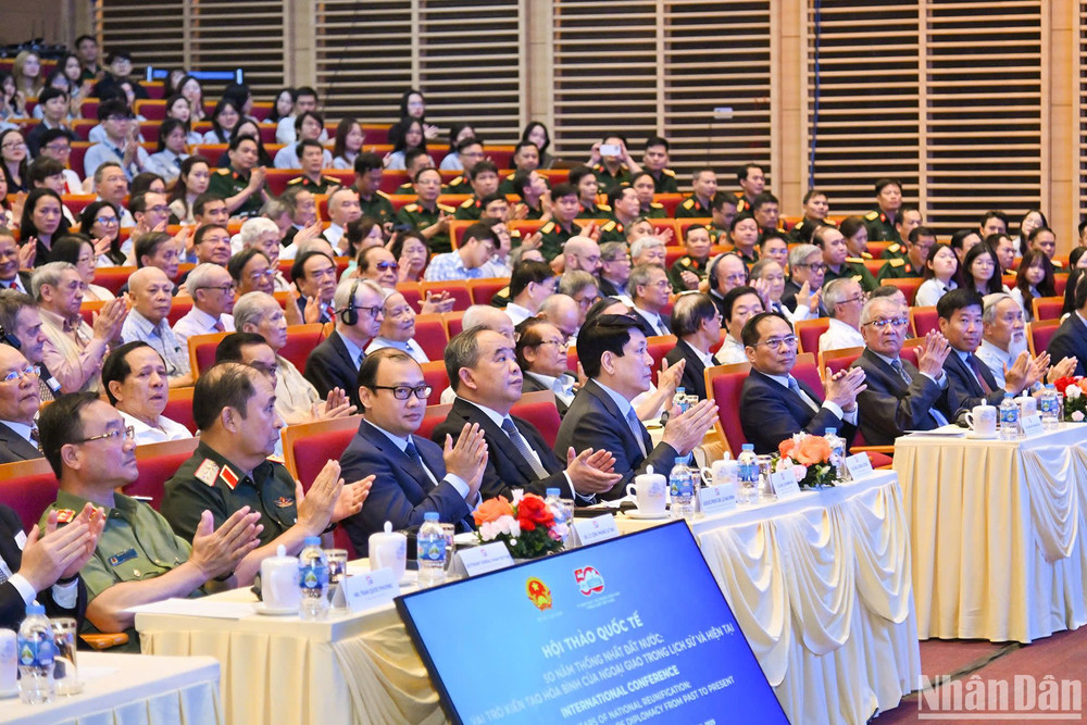 Đông đảo các đồng chí lãnh đạo, các nhân chứng, nhà khoa học dự hội thảo. (Ảnh: Thủy Nguyên) Đông đảo các đồng chí lãnh đạo, các nhân chứng, nhà khoa học dự hội thảo. (Ảnh: Thủy Nguyên)