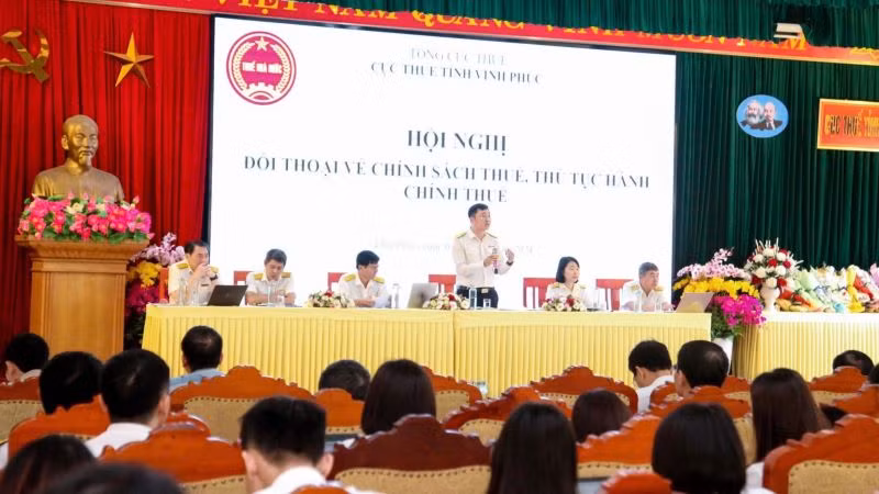 Lãnh đạo Cục Thuế Vĩnh Phúc trực tiếp trả lời, giải đáp vướng mắc cho người nộp thuế