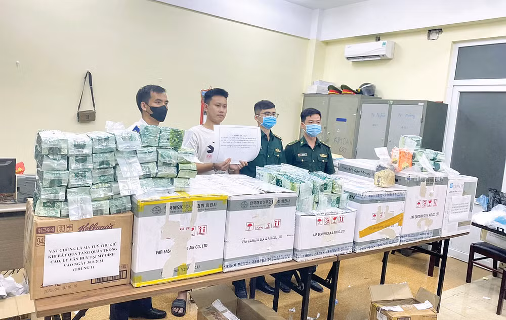 Cục Cảnh sát điều tra tội phạm về ma túy (Bộ Công an) đồng chủ trì, phối hợp Cục Phòng, chống ma túy và tội phạm (Bộ Tư lệnh Bộ đội Biên phòng) đấu tranh, phá đường dây vận chuyển ma túy từ Campuchia, Lào về Việt Nam. 