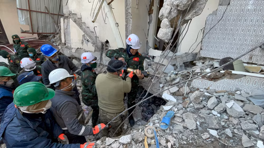 Quân đội nhân dân Việt Nam tham gia cứu hộ, cứu nạn, khắc phục hậu quả động đất tại Thổ Nhĩ Kỳ. (Ảnh VĂN HIẾU)