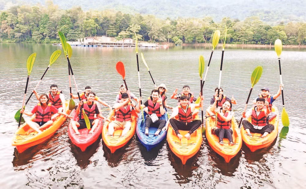 Hè về là thời điểm các hoạt động du lịch nghỉ dưỡng, sinh thái tăng tốc. 