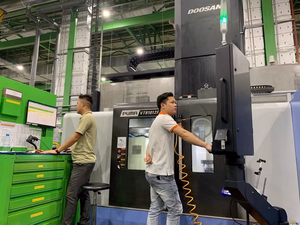 Hoạt động sản xuất của doanh nghiệp tại Khu công nghệ cao Hòa Lạc. 