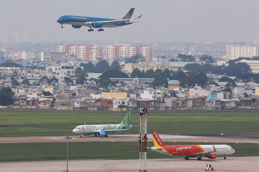 Hoạt động tại sân bay Tân Sơn Nhất (Thành phố Hồ Chí Minh). 