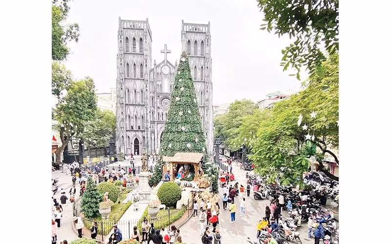 Nhà thờ Lớn Hà Nội dịp Giáng sinh. 