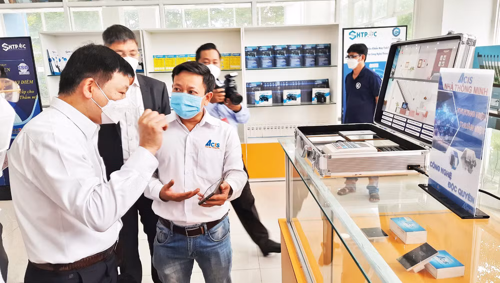 Các sản phẩm công nghiệp công nghệ cao được trưng bày tại Khu Công nghệ cao Thành phố Hồ Chí Minh. 