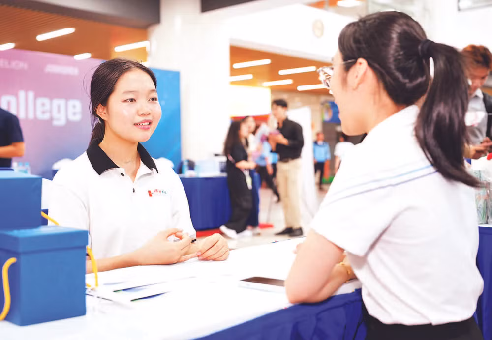 Sinh viên tham gia “Ngày hội Văn hóa và Tuyển dụng Việt-Hàn năm 2025” do Trường đại học Công nghệ Thành phố Hồ Chí Minh tổ chức. 