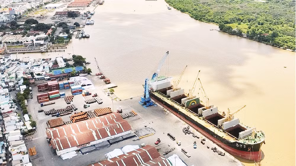 Cảng Tân Thuận (Quận 7), vị trí dự kiến xây cầu Thủ Thiêm 4. 