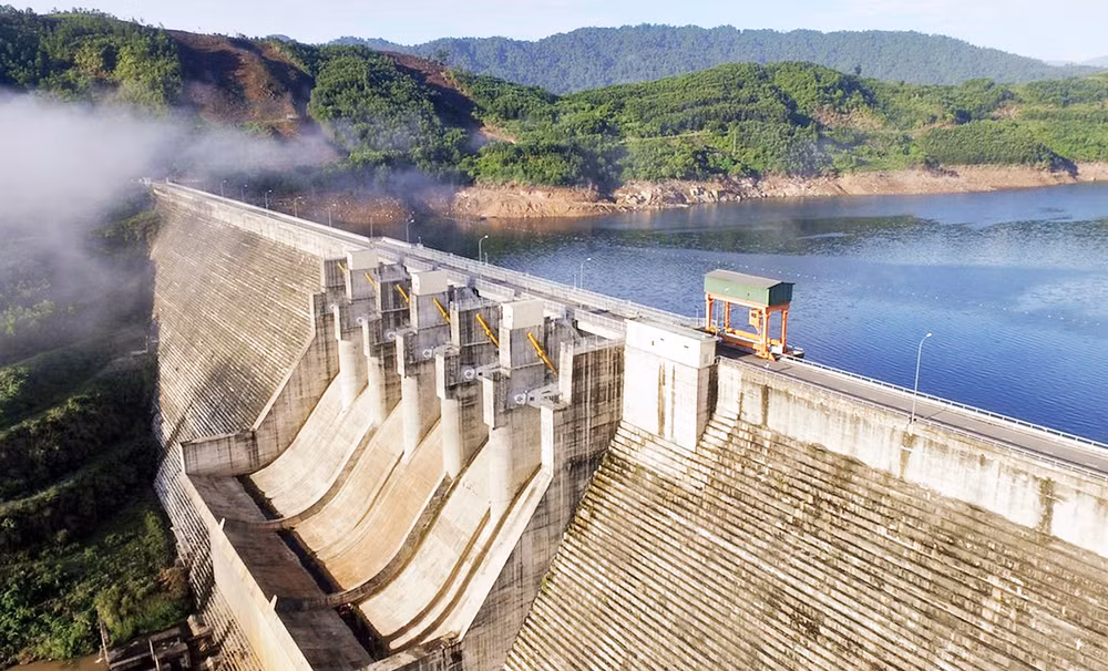 Hồ chứa nước Thủy điện Sông Tranh 2, một trong những công trình thủy điện lớn tại Quảng Nam. 