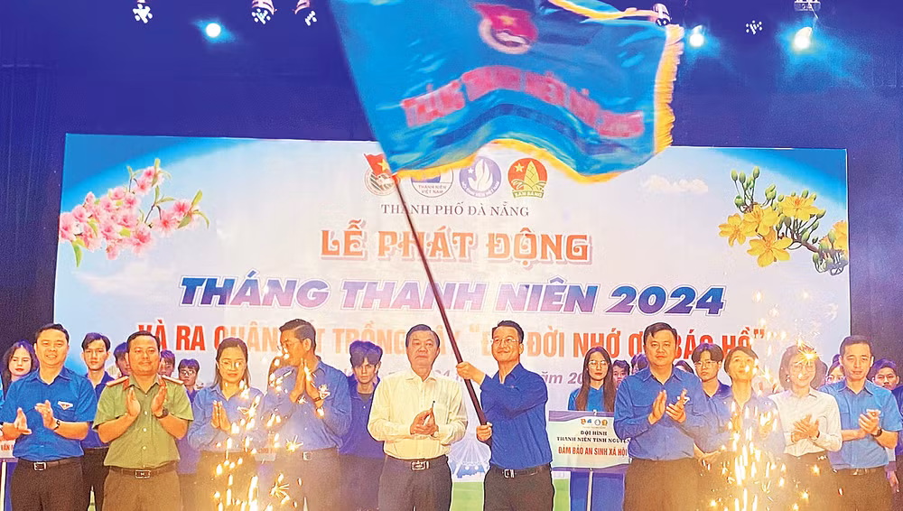 Lễ phát động “Tháng Thanh niên” với chủ đề “Thanh niên xung kích tình nguyện vì cuộc sống cộng đồng”. (Ảnh THANH VY) 