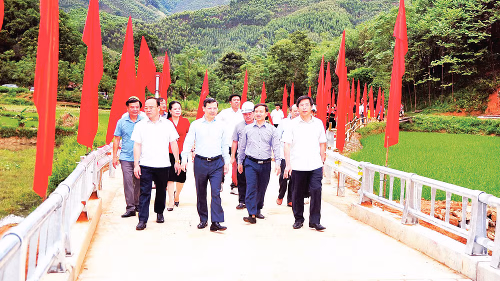 Khánh thành cầu trên đường giao thông nông thôn tại xã Kim Phú, thành phố Tuyên Quang. 