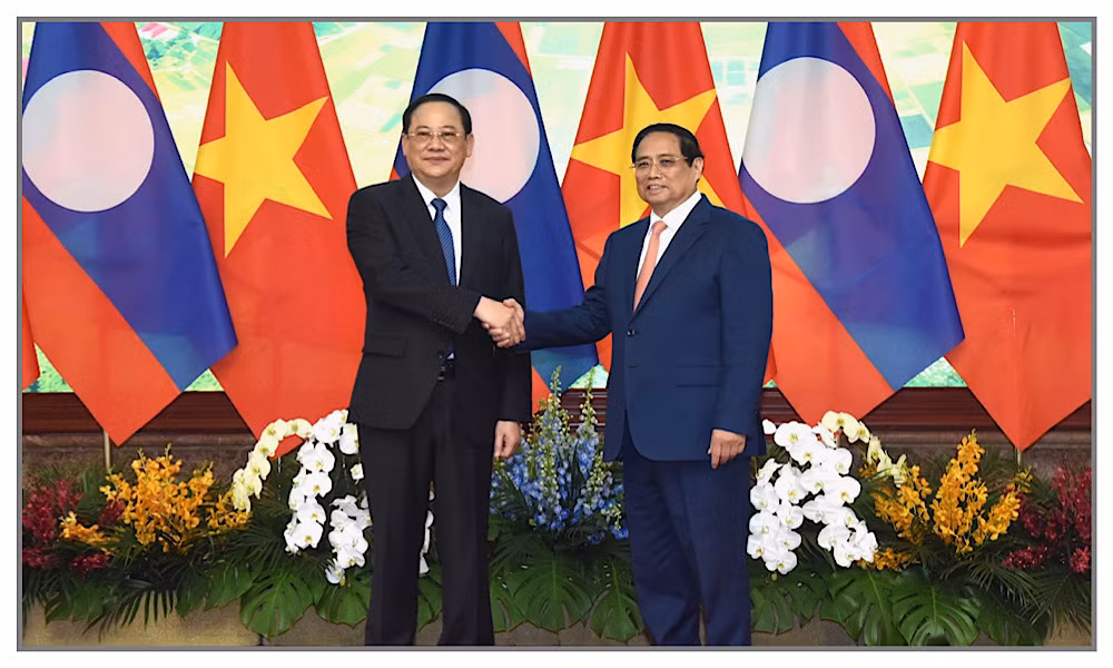 Thủ tướng Phạm Minh Chính và Thủ tướng Lào Sonexay Siphandone. (Ảnh: TRẦN HẢI)