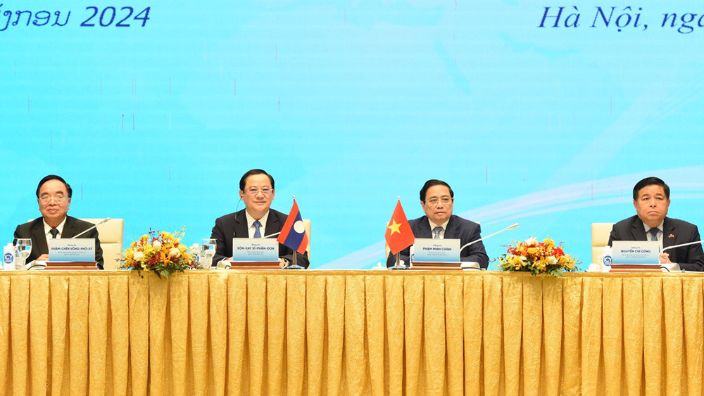 Thủ tướng Phạm Minh Chính và Thủ tướng Lào Sonexay Siphandone chủ trì Hội nghị Hợp tác đầu tư Việt Nam-Lào.