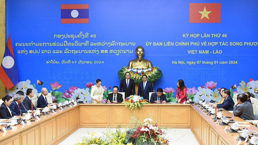 Quang cảnh lễ kiến ký biên bản Kỳ họp lần thứ 46 Ủy ban liên Chính phủ về hợp tác song phương Việt Nam-Lào.