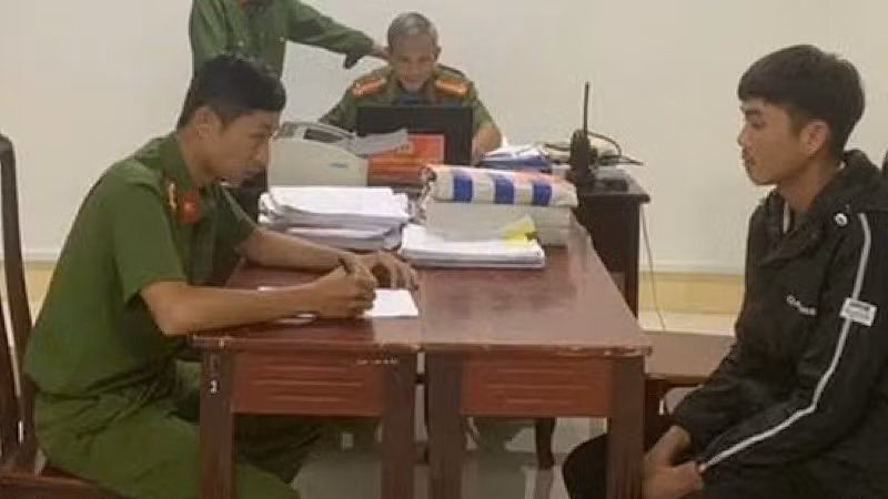 Ông Lường Văn Nghiêm tại cơ quan Công an. (Ảnh: Công an cung cấp)