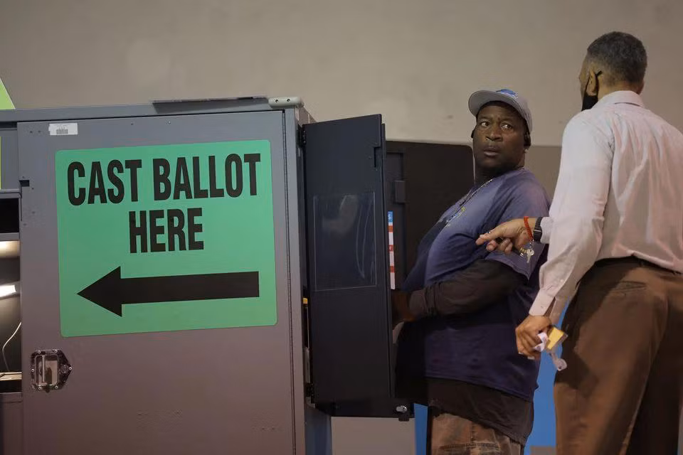 Cử tri bỏ phiếu tại Austell, bang Georgia, ngày 8/11/2022. (Ảnh: Reuters)