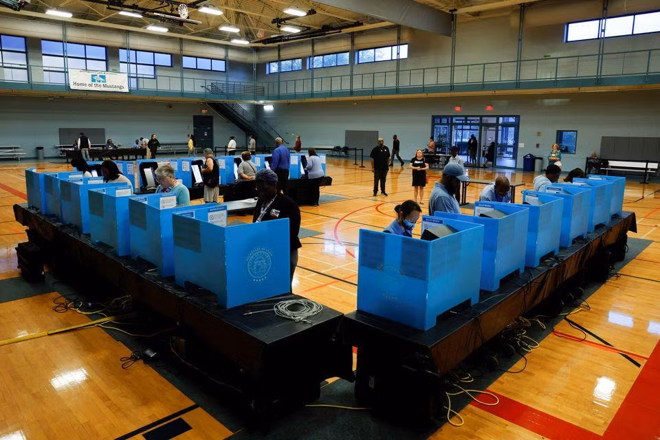 Một điểm bỏ phiếu tại Norcross, bang Georgia, Mỹ, ngày 8/11/2022. (Ảnh: Reuters)