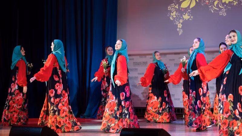 Tiết mục của các bạn Nga. (Ảnh: Thanh Thể)