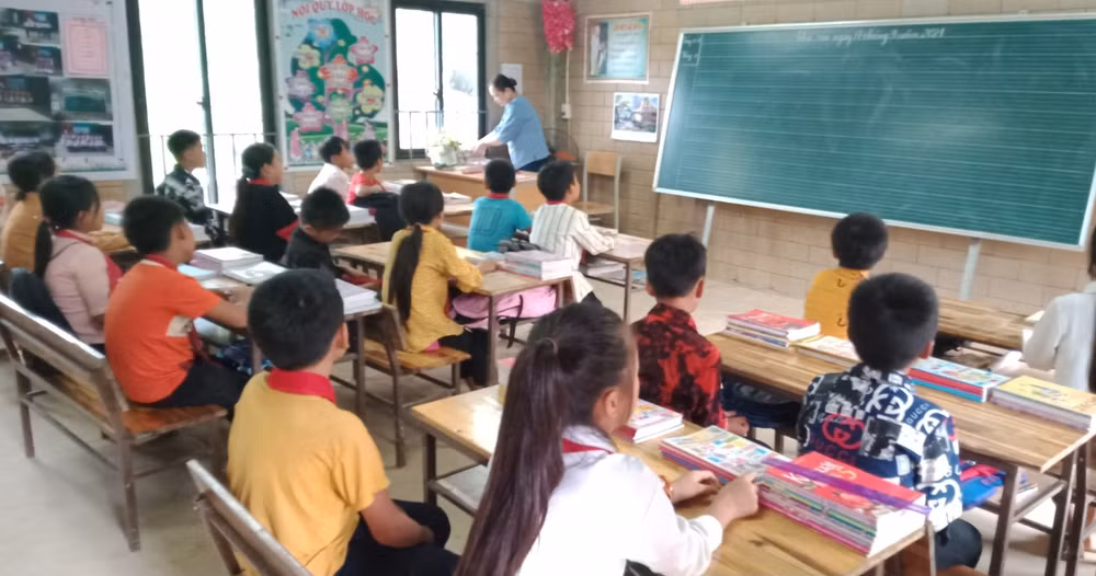 Học sinh tỉnh Thái Nguyên mong muốn tỉnh sớm thực hiện Nghị quyết 165-CP của Chính phủ.