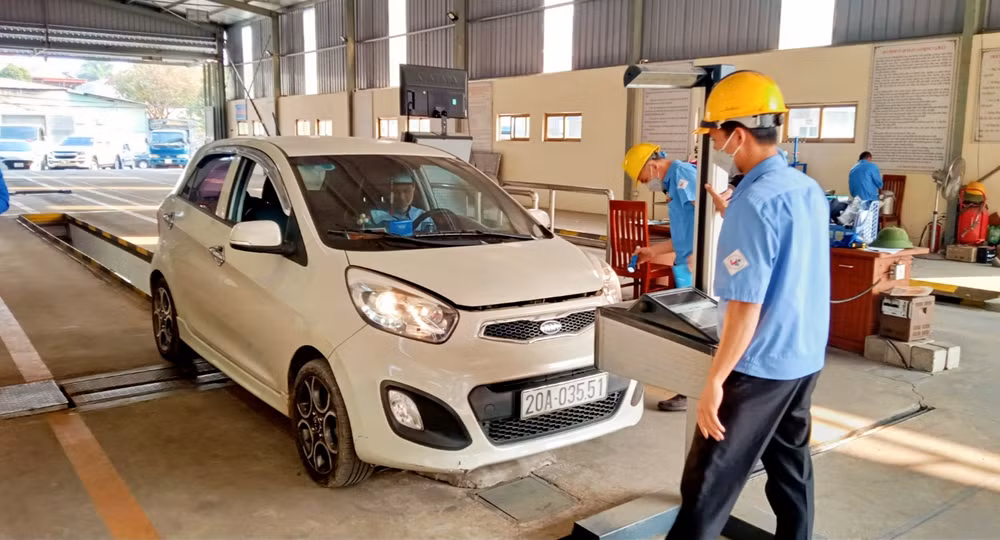 Qua kiểm tra đột xuất, góp phần chấn chỉnh thực hiện quy trình, quy định đăng kiểm ô-tô trên địa bàn tỉnh Thái Nguyên.