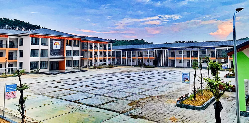 Trường Trung học phổ thông Tức Tranh ở huyện Phú Lương được đầu tư xây dựng khang trang, bắt đầu dạy và học từ năm học 2023- 2024.