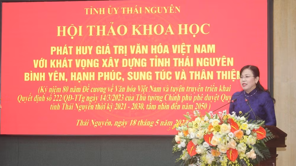 Đồng chí Nguyễn Thanh Hải, Ủy viên Trung ương Đảng, Bí thư Tỉnh ủy, Trưởng Đoàn đại biểu Quốc hội tỉnh Thái Nguyên phát biểu đề dẫn hội thảo.