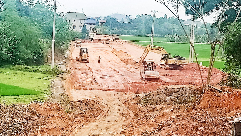 Được giao mặt bằng đến đâu, các nhà thầu tuyến đường liên kết Thái Nguyên-Bắc Giang-Vĩnh Phúc thi công đến đấy.