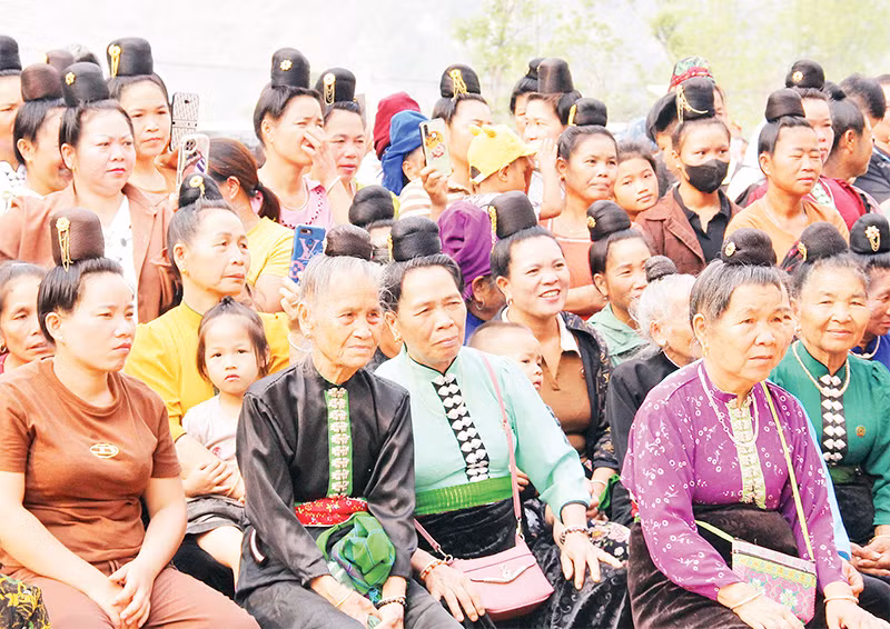 Lễ hội Pang A luôn thu hút đông đảo người dân tới tham dự.