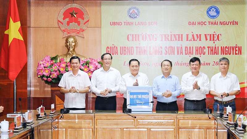 Đại học Thái Nguyên có nhiều chương trình hợp tác với tỉnh Lạng Sơn.