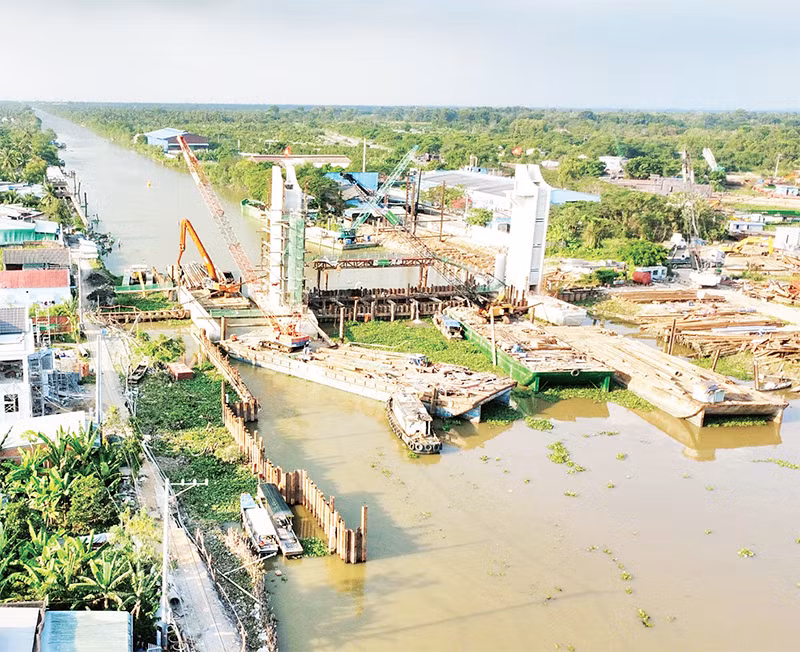 Công trường thi công cầu Rạch Miễu 2.