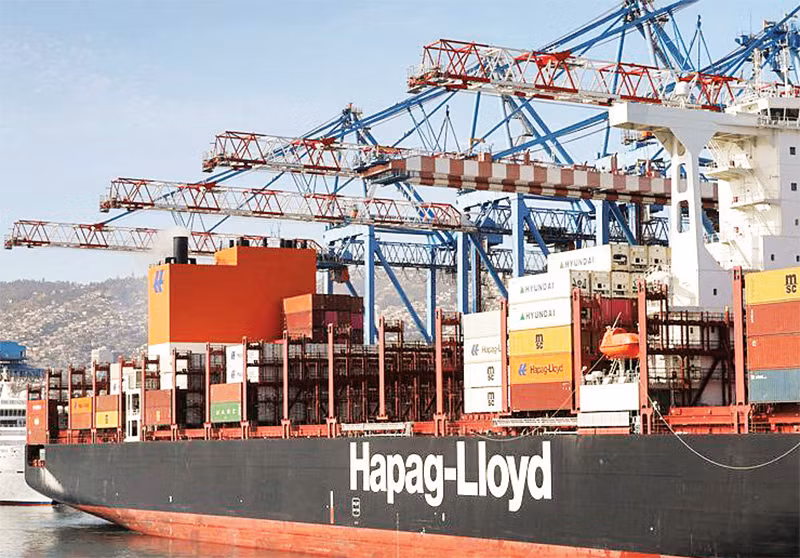 Căng thẳng trên Biển Đỏ khiến nhiều tàu hạn chế đi qua kênh đào Suez. (Ảnh REUTERS)