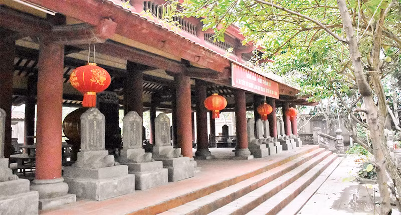 Nhà bia, ghi danh 36 vị tiến sĩ làng Mộ Trạch.