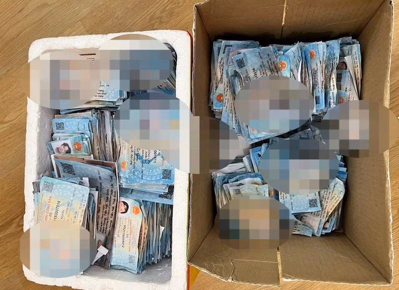 Số tang chứng, vật chứng công an thu giữ tại hiện trường. (Ảnh: Công an cung cấp)