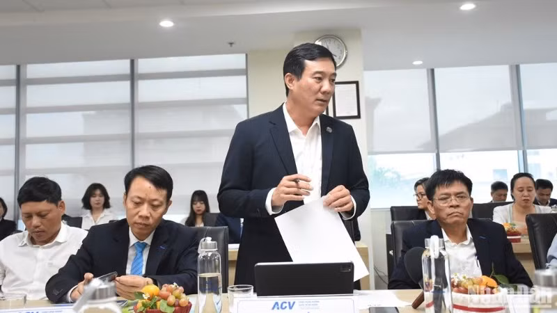 Ông Phan Kiều Hưng – Giám đốc Cảng Hàng không quốc tế Đà Nẵng thông tin về các Dự án trọng điểm sẽ được đơn vị triển khai trong năm 2025. (Ảnh: ANH ĐÀO)