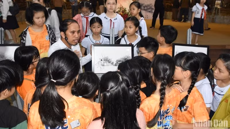 Chương trình thu hút đông đảo học sinh tham gia, tìm hiểu về các giá trị văn hóa Đà Nẵng. (Ảnh: ANH ĐÀO)