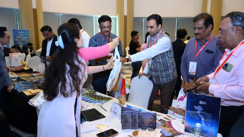 Các doanh nghiệp du lịch Đà Nẵng tham gia, giới thiệu sản phẩm du lịch tại thành phố Ahmedabad, bang Gujarat, Ấn Độ. (Ảnh: Sở Du lịch Đà Nẵng)