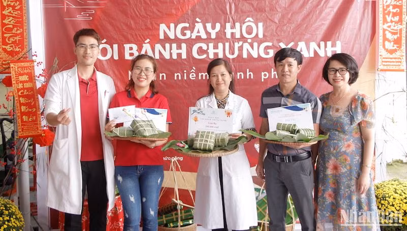 Đây là hoạt động thường niên của Bệnh viện 199 mỗi dịp Tết đến, Xuân về. (Ảnh ANH ĐÀO)