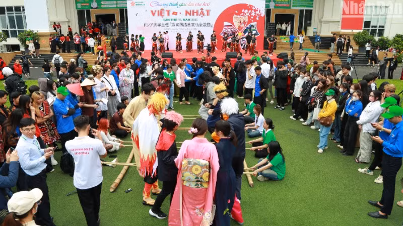 Chương trình giao lưu văn hóa Việt-Nhật lần thứ 10 của Trường đại học Đông Á thu hút đông đảo học sinh, sinh viên tham gia. (Ảnh: ANH ĐÀO)