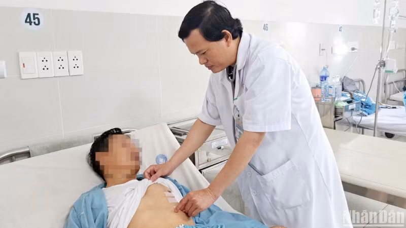 Sau phẫu thuật hiện sức khỏe bệnh nhân đã ổn định. (Ảnh: ANH ĐÀO)