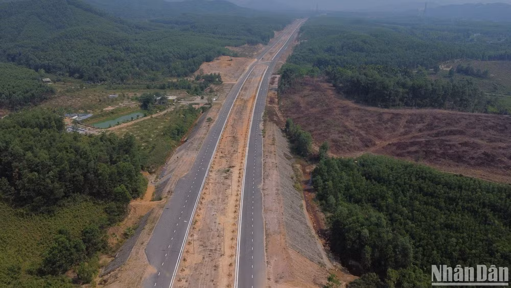 Đà Nẵng thông xe kỹ thuật tuyến đường vành đai phía Tây thành phố. (Ảnh: ANH ĐÀO)