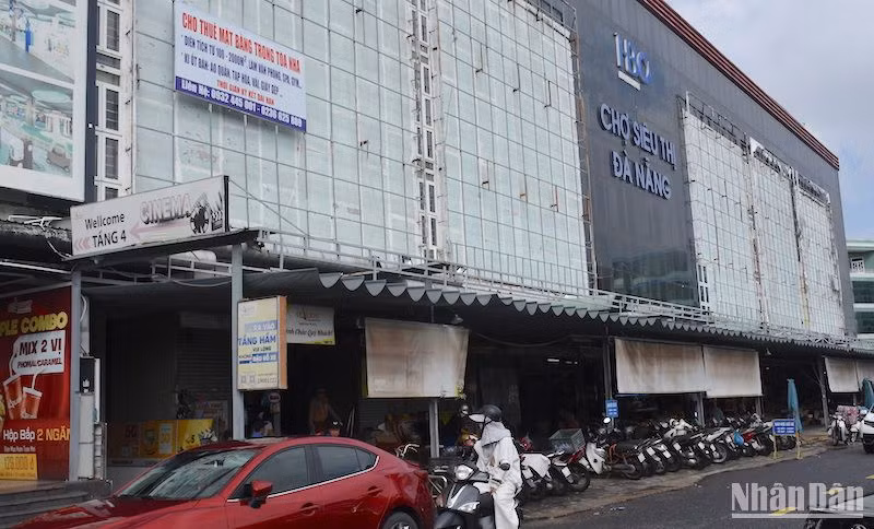 Một góc chợ Siêu thị Đà Nẵng. (Ảnh: ANH ĐÀO)