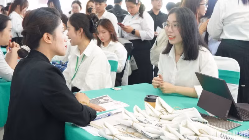76 doanh nghiệp tham gia tuyển dụng nhân sự tại Ngày hội việc làm 2025. (Ảnh: ANH ĐÀO)