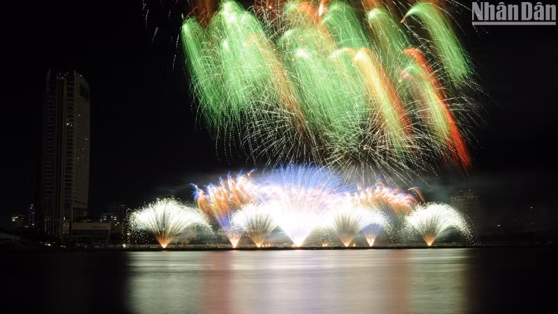 Màn trình diễn pháo hoa của đội Phần Lan tại Lễ hội Pháo hoa quốc tế Đà Nẵng năm 2024. (Ảnh: ANH ĐÀO)