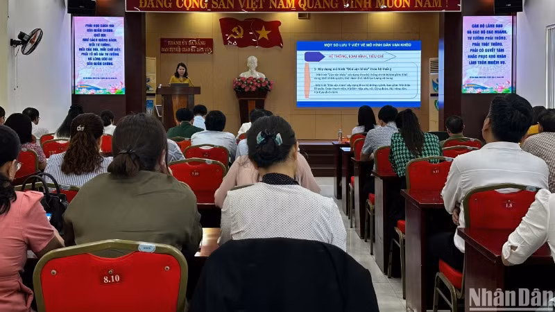 Ban Tuyên giáo và Dân vận Thành ủy Đà Nẵng tổ chức phát động Cuộc thi Báo chí viết về mô hình “Dân vận khéo” tiêu biểu năm 2025 và tập huấn cho các cơ quan, đơn vị về cách triển khai tiếp cận đề tài. (Ảnh: ANH ĐÀO)