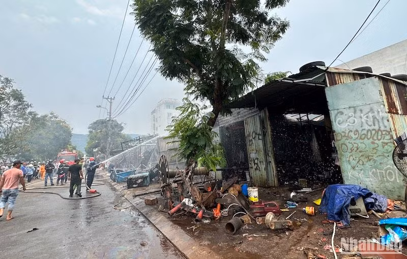 Nguyên nhân vụ cháy đang được điều tra, làm rõ. (Ảnh: ANH ĐÀO)