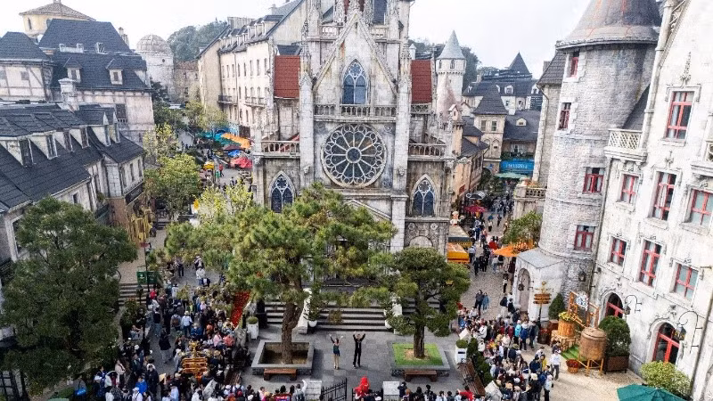 Khu du lịch Sun World Bà Nà Hills đón lượng khách tham quan du lịch rất lớn trong 3 ngày cao điểm Tết Nguyên đán Ất Tỵ 2025. (Ảnh: ANH ĐÀO)